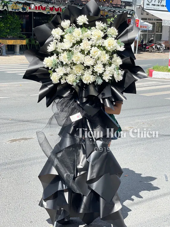 Các lưu ý cần biết khi đặt kệ hoa tang Bạc Liêu chia buồn, vòng hoa viếng đám tang