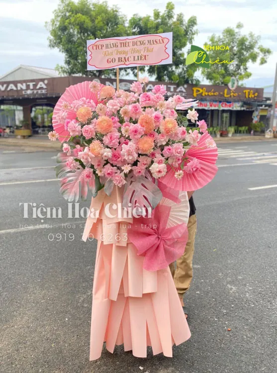 Đặt hoa chúc mừng tặng đối tác, bạn bè gặt hái nhiều thành công trong ngày khai trương