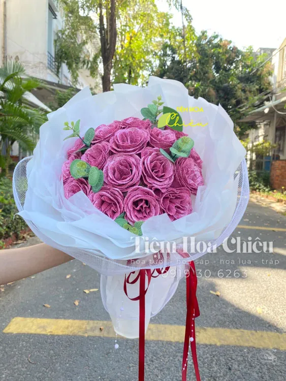 Hoa lụa sản phẩm của sự kết hợp tài năng, kỹ năng và sáng tạo đầy tự nhiên.