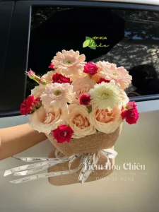 Tặng hoa tươi là gì? Mách bạn cách tặng hoa đem lại ý nghĩa phù hợp nhất