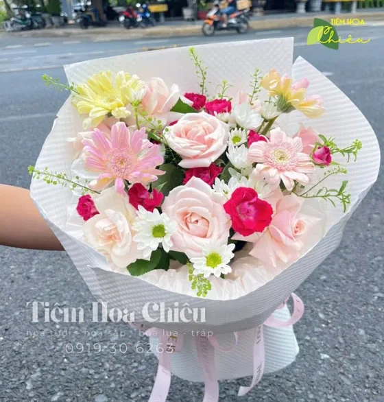 Tặng hoa tươi là gì? Mách bạn cách tặng hoa đem lại ý nghĩa phù hợp nhất