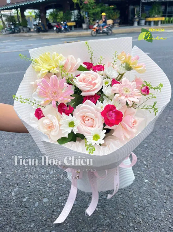 Tặng hoa tươi là gì? Mách bạn cách tặng hoa đem lại ý nghĩa phù hợp nhất