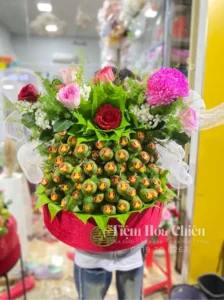 Cách đặt hoa trang trí tiệc cưới giúp tạo nên không gian lãng mạn, sang trọng và ấn tượng hơn