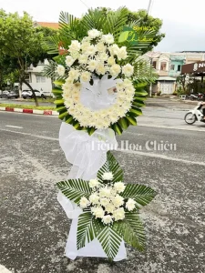 Hoa chia buồn Bạc Liêu lựa chọn hoa đúng thông điệp thể hiện sự trang trọng và thành kính.