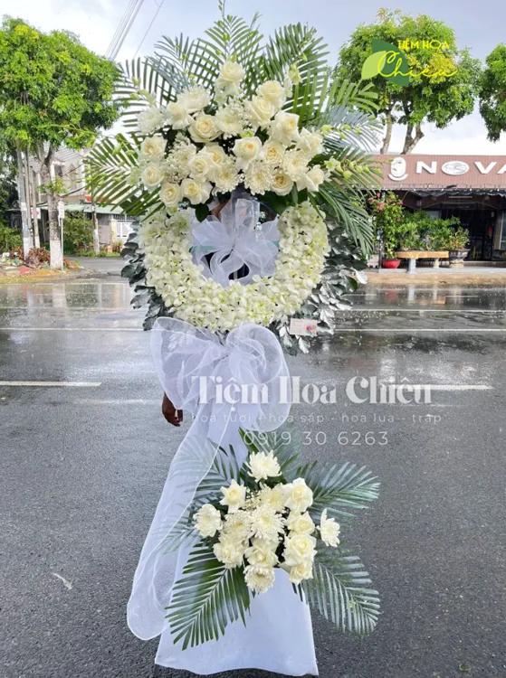 Đặt vòng hoa đám tang công giáo ý nghĩa sâu sắc về mặt tôn giáo, tâm linh và văn hóa