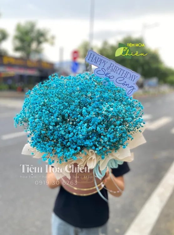 Đặt hoa chúc mừng sinh nhật công ty khéo léo ghi điểm, gây ấn tượng với cấp trên của mình.