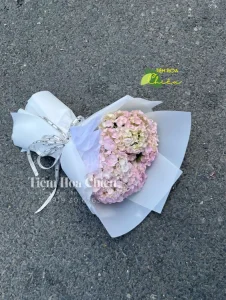 Tặng hoa tươi tạo nên không gian lãng mạn và thú vị trong ngày sinh nhật?