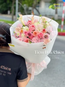 Mẫu hoa tươi tặng mẹ sinh nhật thiết kế tinh tế, truyền tải trọn vẹn tình cảm của bạn