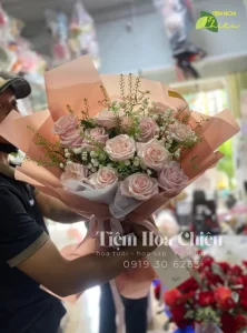 Hoa chúc mừng tốt nghiệp gửi gắm tình cảm chân thành và lời chúc tốt đẹp.