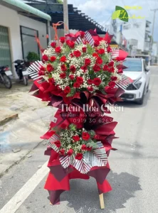 Lẳng hoa chúc mừng sinh nhật vừa đẹp, vừa tinh tế cho mọi dịp gửi gắm yêu thương.