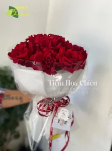 Đặt hoa tốt nghiệp nên tặng hoa gì? Gợi ý mẫu hoa đẹp và ý nghĩa bạn nên lựa chọn