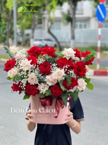 Giỏ hoa tươi đẹp giúp khách hàng tiết kiệm chi phí và thời gian mang lại sự rạng rỡ và vui vẻ