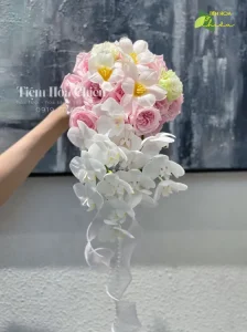 Hoa cưới cầm tay tại shop hoa tươi CHIÊU biểu tượng tình yêu, hạnh phúc và sự khởi đầu mới