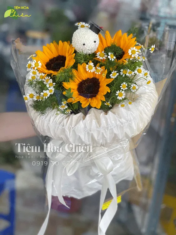 Đặt hoa tốt nghiệp tôn vinh thành công và gửi gắm những lời chúc tốt đẹp đến người nhận