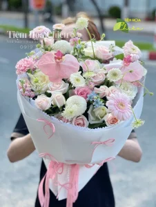 Đặt hoa mừng khai trương mang lời chúc tốt đẹp và may mắn cho đối tác.