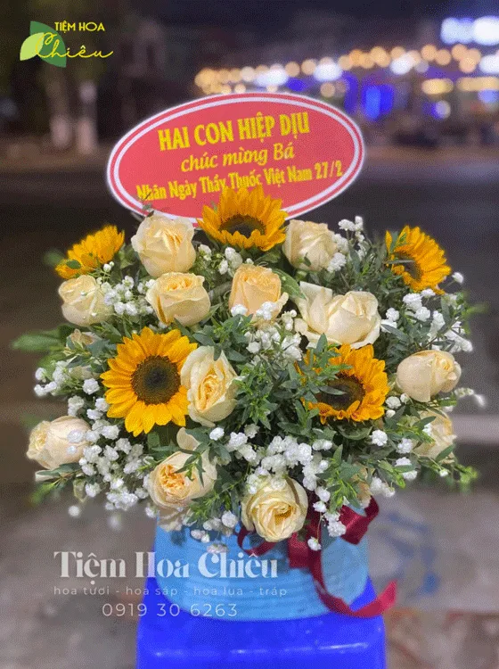 Đặt hoa tươi tri ân, tôn vinh ngày thầy thuốc 27/2 với tinh thần trách nhiệm và sự cống hiến tận tụy