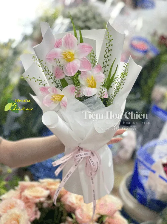 Đặt hoa ngày phụ nữ Việt Nam 20 10 làm quà tặng vừa đẹp mắt vừa đong đầy ý nghĩa