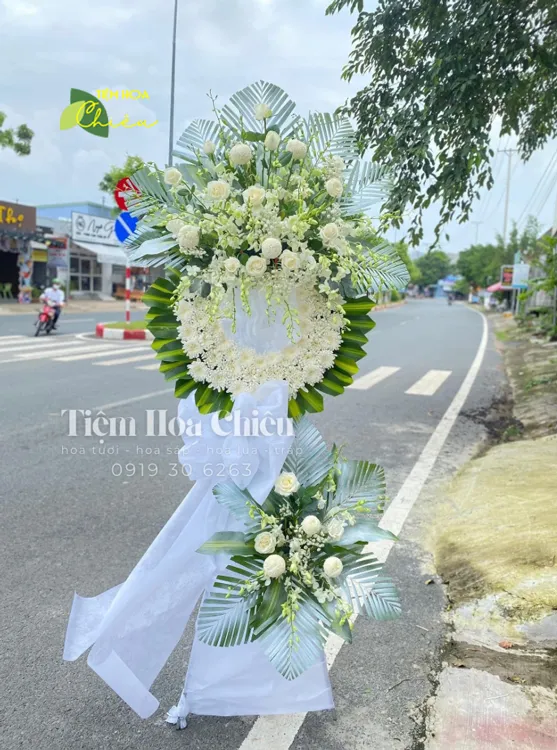 Đặt hoa viếng đám tang gợi nhớ nhung và lòng thương tiếc đối với người quá cố hiệu quả