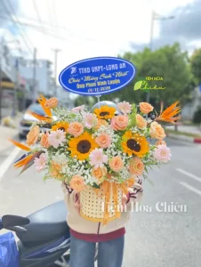 Giỏ hoa khai trương 500k thành công và may mắn, giao tận tay khách hàng tại Bạc Liêu