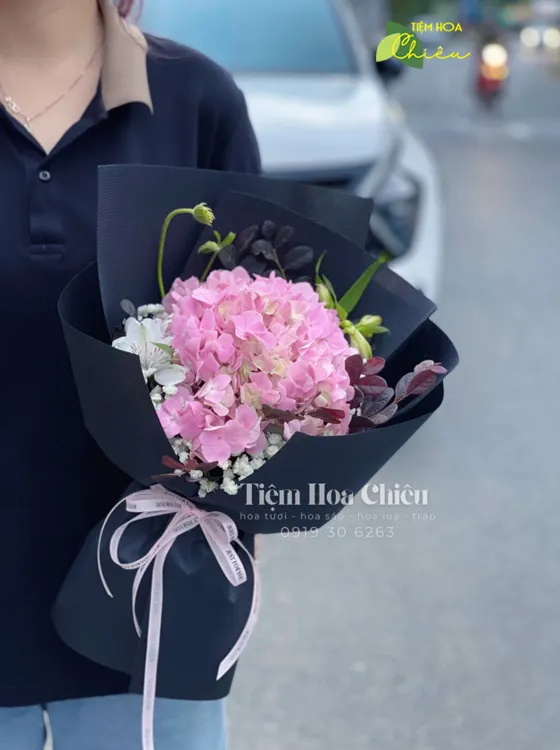 Đặt hoa tươi sinh nhật giúp truyền tải thông điệp sâu sắc và chân thành nhất.