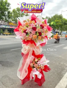 Đặt hoa mừng khai trương chúc mừng sự kiện, thể hiện sự khởi đầu thịnh vượng