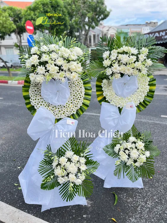 Đặt hoa viếng đám tang để trao gửi tất cả lòng thành kính và sự tiếc nuối đối với người đã khuất