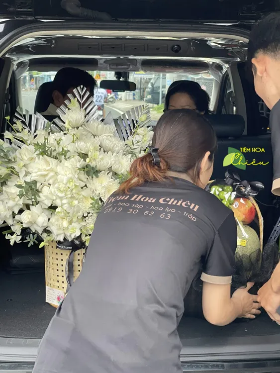 Hoa chia buồn Bạc Liêu dùng hoa tươi để chia sẻ, an ủi phần nào tâm hồn của gia quyến