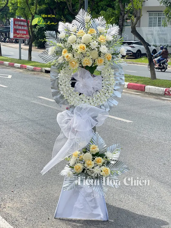 Đặt hoa viếng đám tang để trao gửi tất cả lòng thành kính và sự tiếc nuối đối với người đã khuất