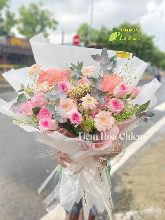 Lẳng hoa món quà vừa đẹp, vừa tinh tế lý tưởng cho mọi dịp sinh nhật gửi gắm yêu thương