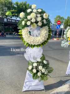 Đặt hoa viếng đám tang sẻ chia, động viên người ở lại để xoa dịu phần nào mất mát