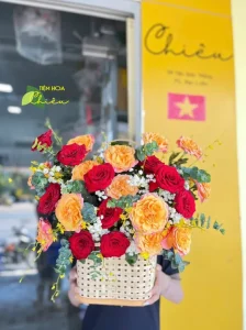 Giỏ hoa tươi món quà tinh tế, sang trọng và tiện lợi, phù hợp sự kiện quan trọng trong cuộc sống