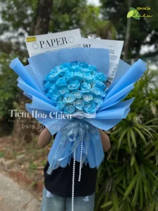 Hoa lụa màu sắc hoa tươi sáng, đường nét hoa mềm mại, vẻ đẹp chân thực vượt thời gian