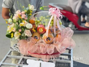 Giỏ trái cây quà tặng chứa đựng giá trị dinh dưỡng, giúp người nhận cảm thấy được quan tâm và yêu thương.