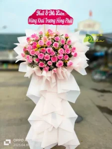 Đặt hoa mừng khai trương thể hiện lời chúc phát tài phát lộc giúp không gian thêm rực rỡ, sang trọng