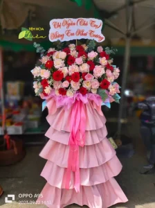 Đặt hoa mừng khai trương tinh tế làm rạng rỡ không gian buổi lễ giúp bạn ghi điểm trong mắt đối tác