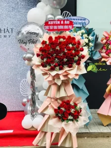 Đặt hoa mừng khai trương truyền tải lời chúc thành công, trang hoàng thêm không gian cho chủ nhân buổi lễ