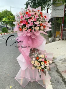 Đặt lãng hoa chúc mừng khai trương thiết kế độc đáo giúp buổi tiệc thêm long trọng, sung túc và rực rỡ