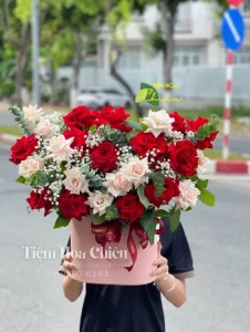 Giỏ hoa thể hiện lời chúc chân thành, sự quan tâm và niềm vui chia sẻ trong những dịp đặc biệt.