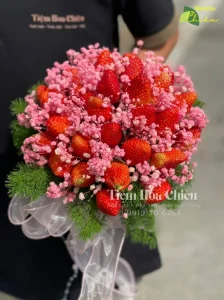 Cửa hàng hoa cưới cầm tay thể hiện sự chung thủy vĩnh hằng về mái ấm ngọt ngào, tương lai tốt đẹp của vợ chồng.