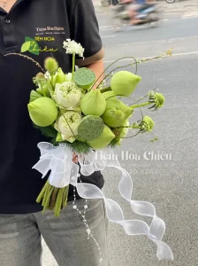 Cửa hàng hoa CHIÊU cung cấp hoa cưới cầm tay cô dâu minh chứng hạnh phúc và tình yêu bền bỉ theo năm tháng.