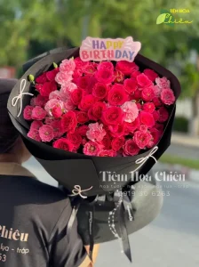 Đặt hoa tươi thay thế hàng ngàn lời nói, truyền tải trọn vẹn tình cảm chân thành từ người tặng đến người nhận.