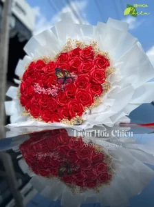 Đặt hoa lễ Valentine dành tặng cho nửa kia của bạn tạo nên niềm vui, sự hạnh phúc và những nụ cười.