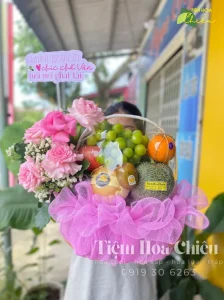 Giỏ trái cây quà tặng sinh nhật đẹp mắt mà còn thể hiện sự quan tâm và tình cảm của người tặng.