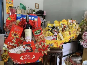 Giỏ quà Tết tại tiệm hoa Bạc Liêu chuyên nghiệp, ấn tượng và mang dấu ấn riêng của doanh nghiệp hoặc cá nhân.