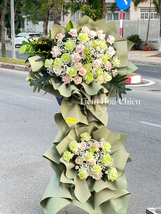 Đặt hoa chúc mừng khai trương gửi gắm lời chúc thành công đến bạn bè, người thân trang trọng và đầy cảm xúc.