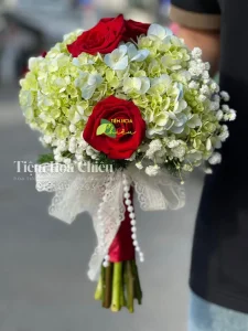 Cửa hàng hoa tươi đặt hoa cưới cầm tay cô dâu đánh dấu bước ngoặt mới trong hành trình tình yêu và gia đình.