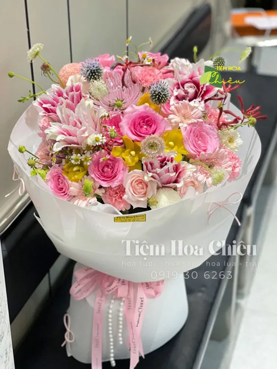 Đặt hoa sinh nhật gửi lời chúc mừng tuổi mới may mắn và thành công tới những người thân yêu.