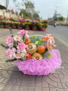 Giỏ trái cây quà tặng – Món quà trao gửi lời chúc cho cuộc sống người nhận luôn an nhàn và sung túc.