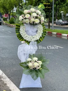 Shop bán hoa đặt vòng hoa viếng trao gửi tất cả lòng thành kính và sự tiếc nuối đối với người đã khuất.