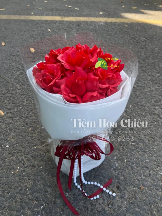 Đặt hoa sinh nhật tại shop hoa tươi CHIÊU mang đến niềm vui và sự bất ngờ tuyệt vời cho người bạn thương yêu.